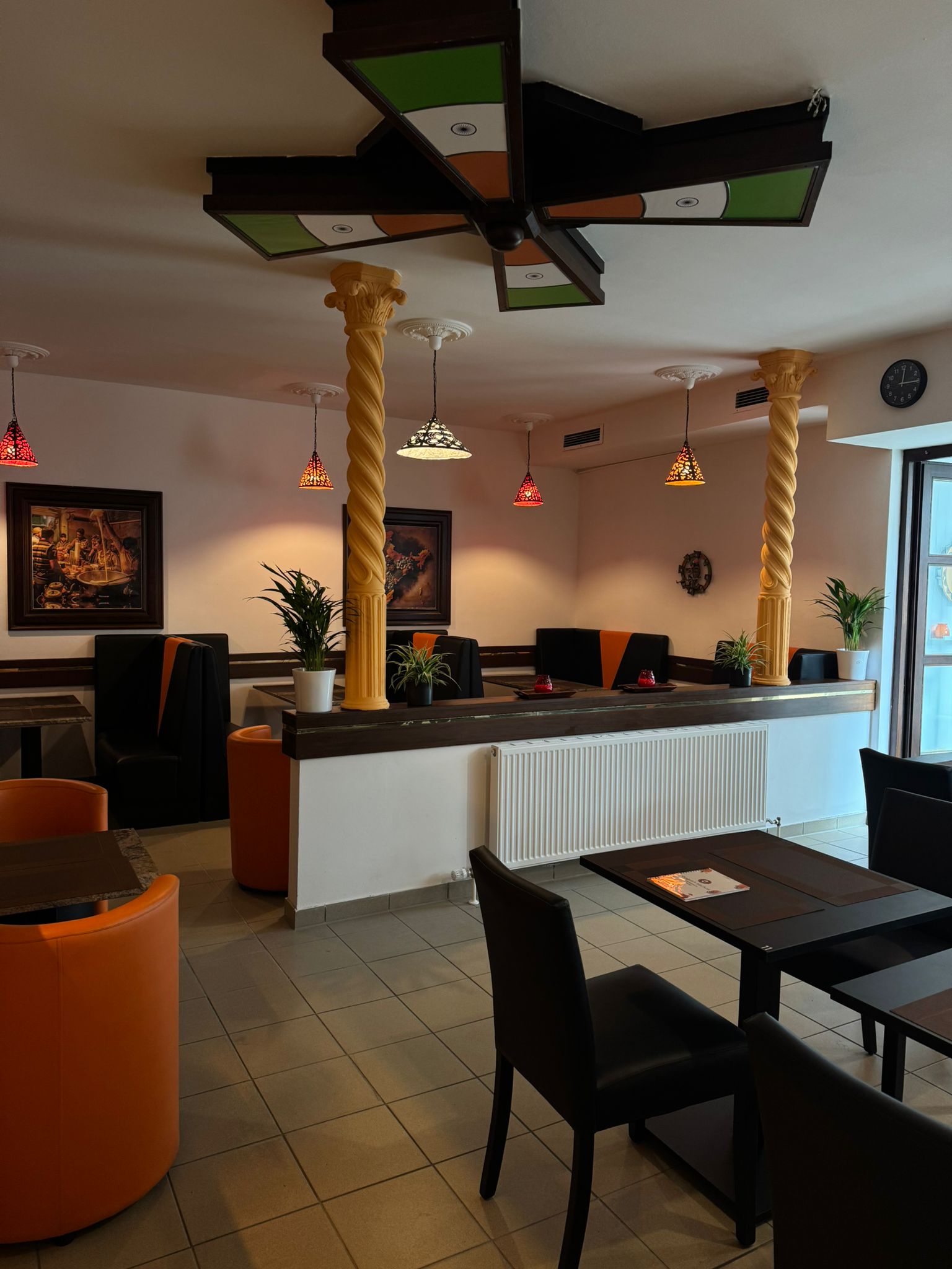 Shaguns Kitchen Ambiance